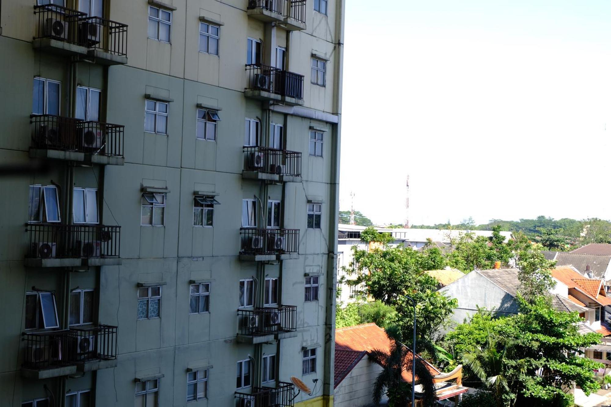 2br At @metro By Travelio Apartemen