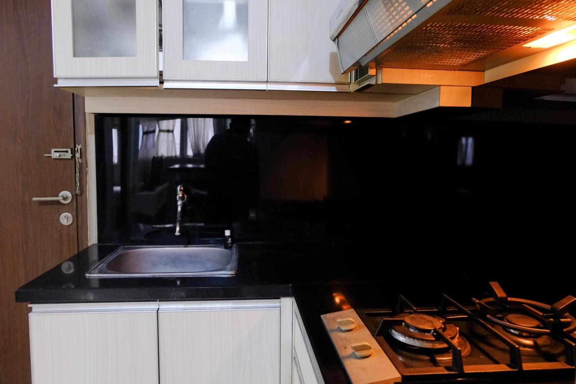 2br At @metro By Travelio Apartemen *